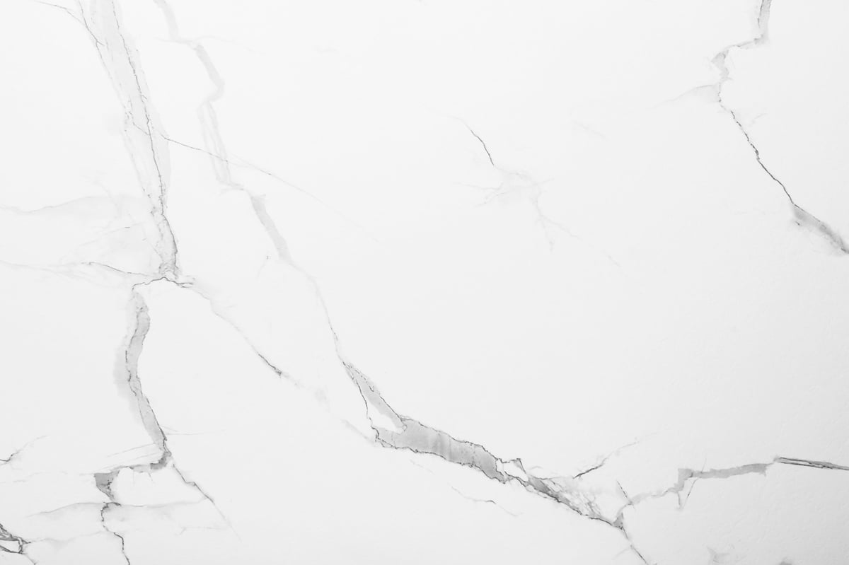 Periquera Tipo Mármol - Elegante superficie de mármol blanco
